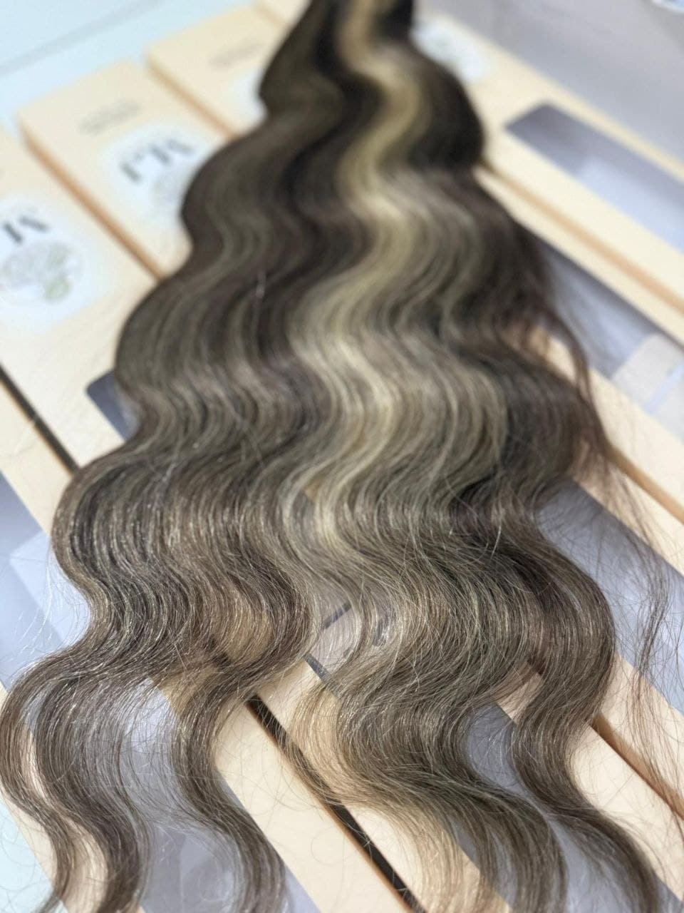 טרסים - שיער חום גוונים גלי – תמונה 2